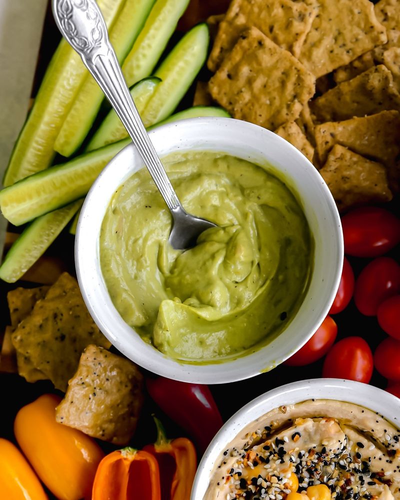 Gluten-Free Crackers with Guacamole