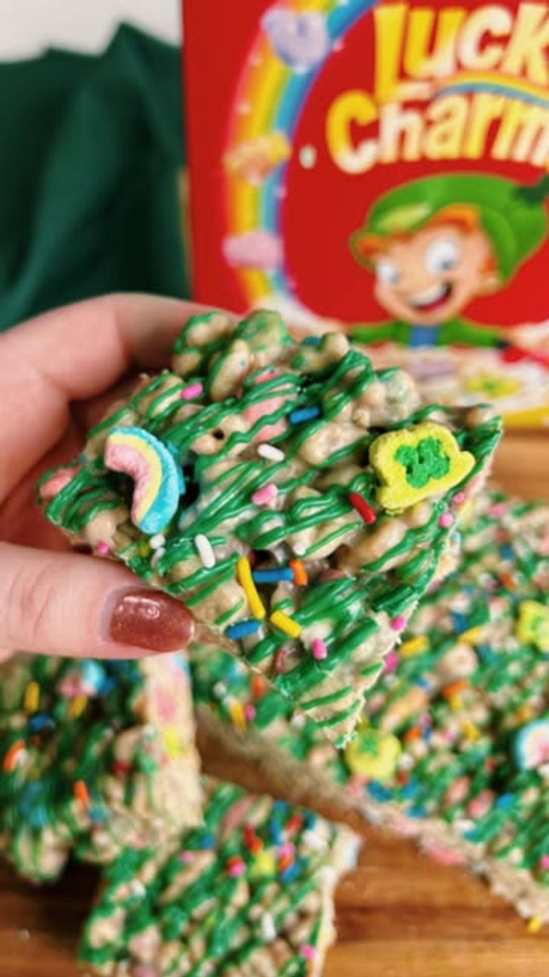 Lucky Charms-Inspired Cereal Bars