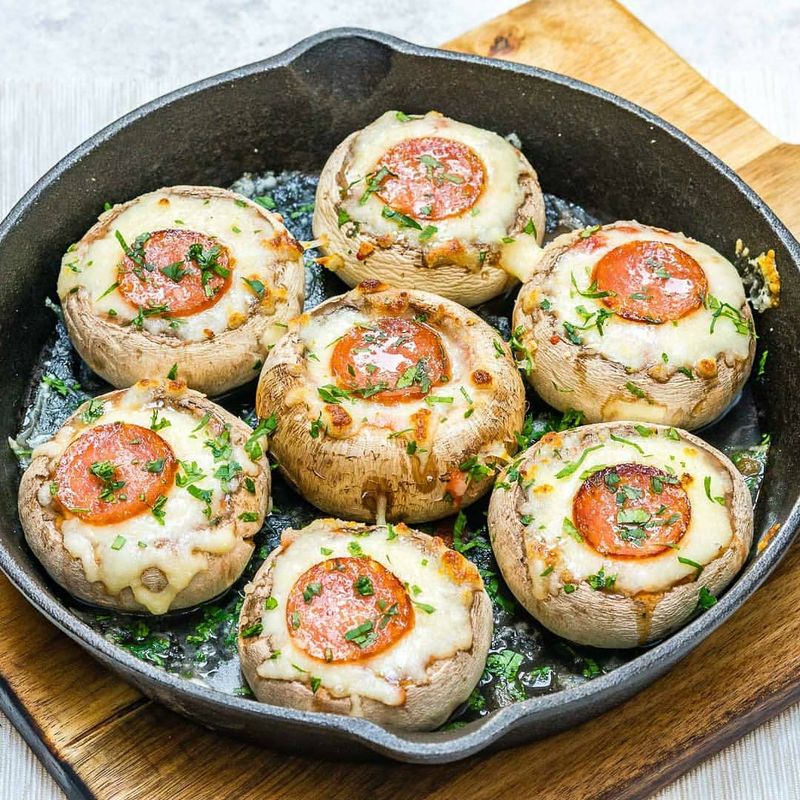 Pizza-Stuffed Mushrooms