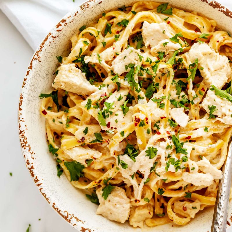 Slow Cooker Chicken Alfredo Pasta