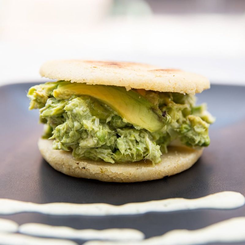 Arepa Reina Pepiada (Venezuela)