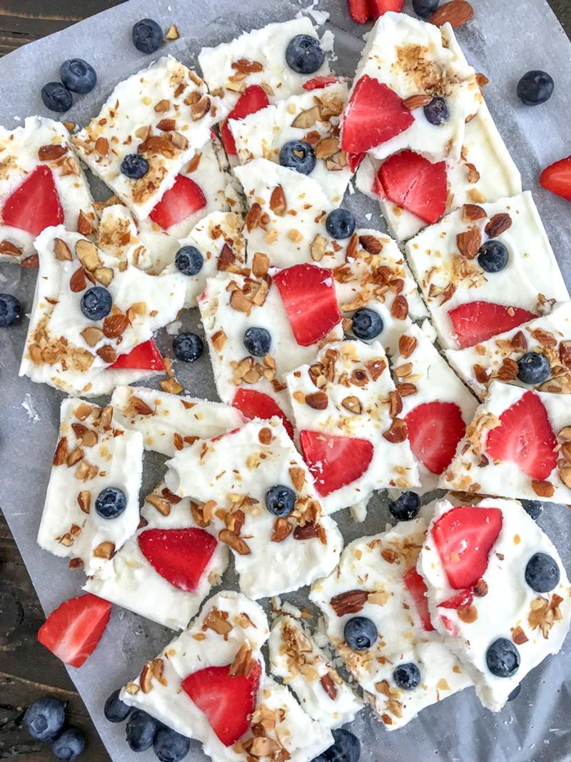 Frozen Yogurt Bark With Berries