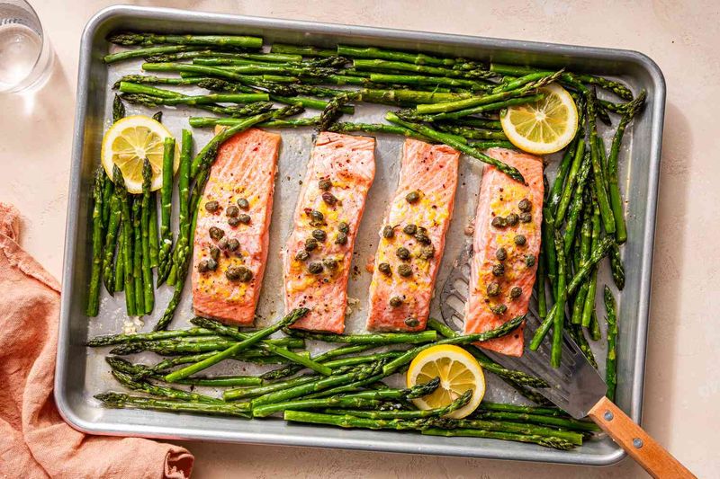 Lemon Garlic Salmon With Asparagus