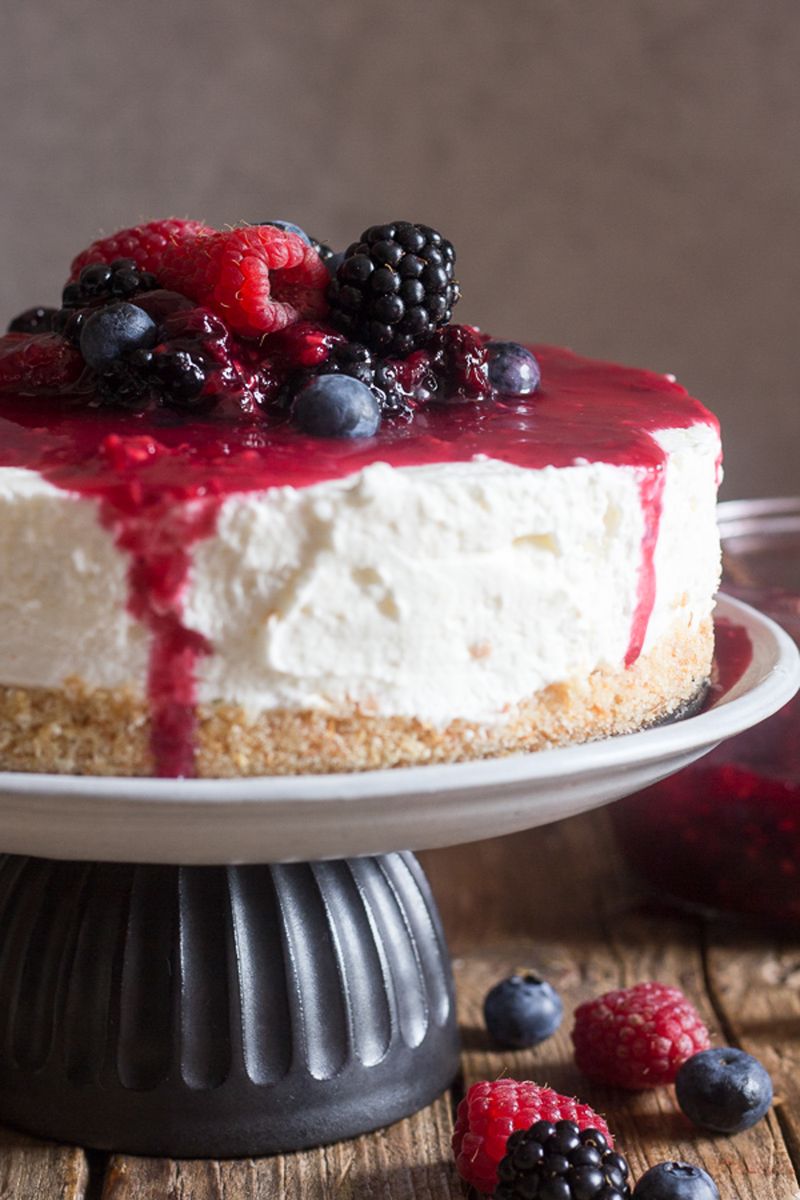 No-Bake Cheesecake With Berries