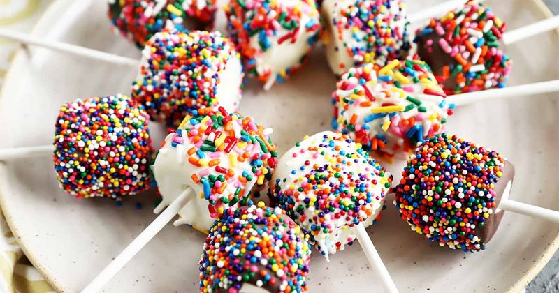 Chocolate-Dipped Marshmallow Pops
