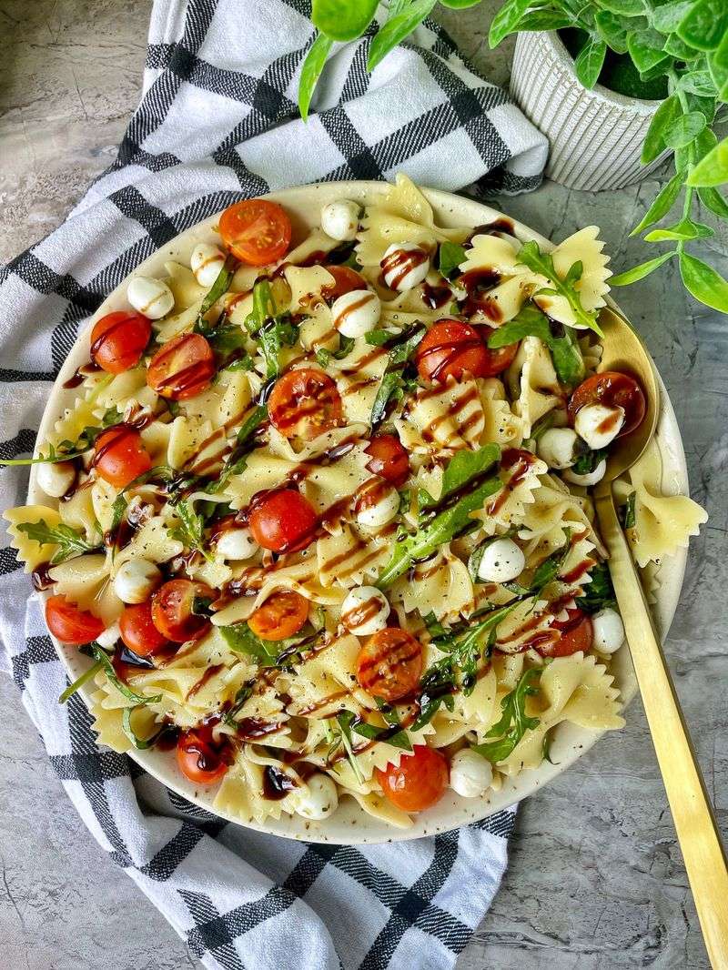 Caprese Pasta Salad With Balsamic Glaze