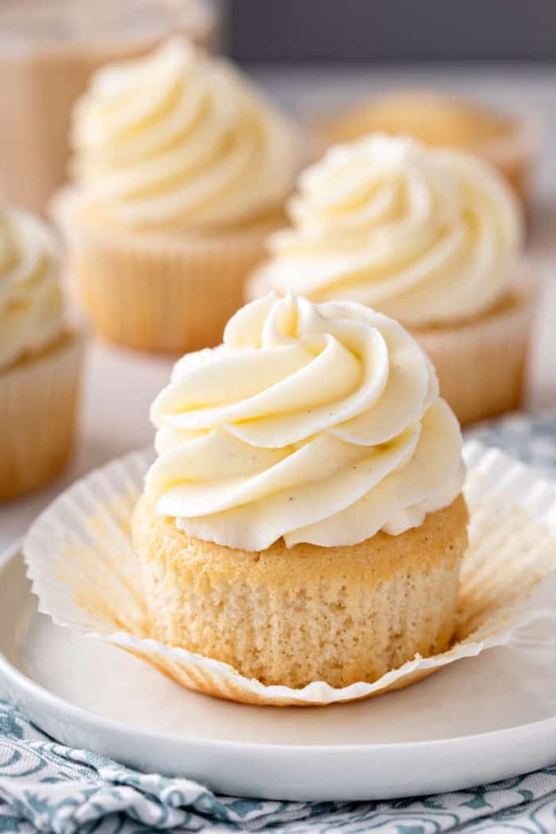 Basic Vanilla Cupcakes