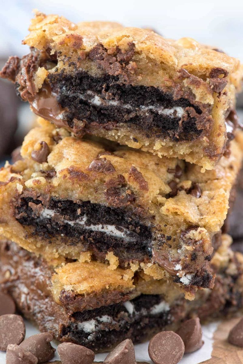 Oreo-Stuffed Fudge Bars