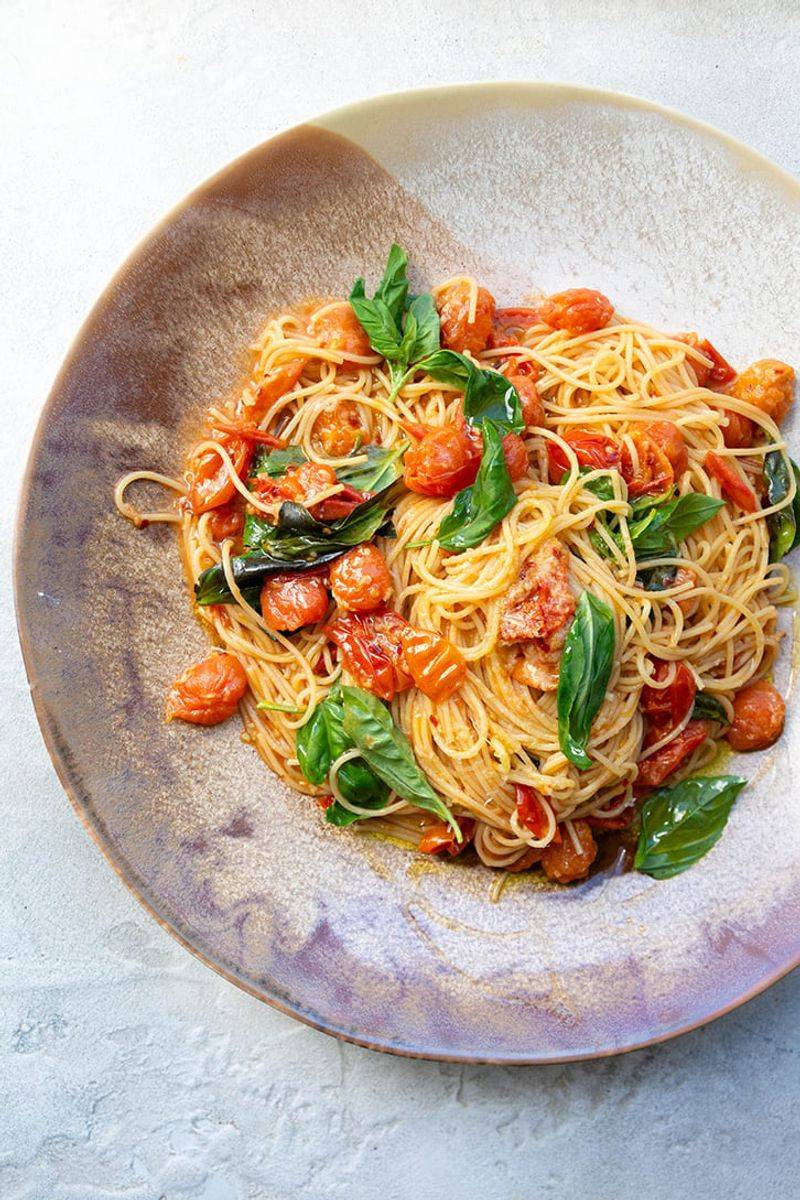 Whole Wheat Pasta With Cherry Tomatoes And Basil