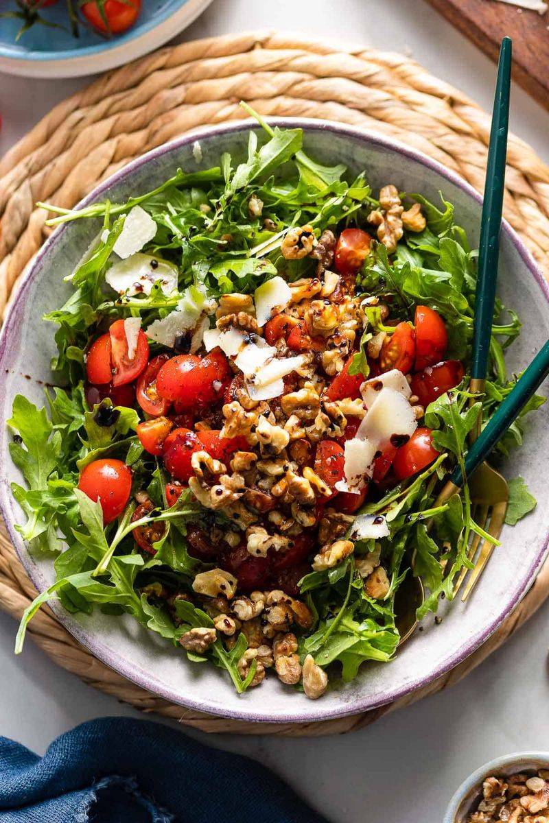 Arugula Salad With Walnuts And Feta