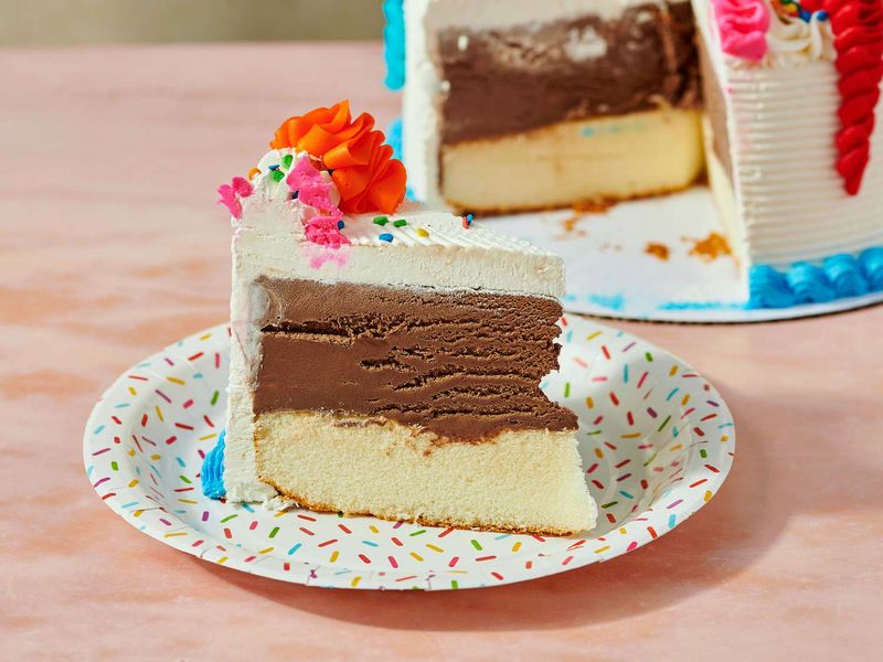 Baskin-Robbins Fudge Crunch Cake