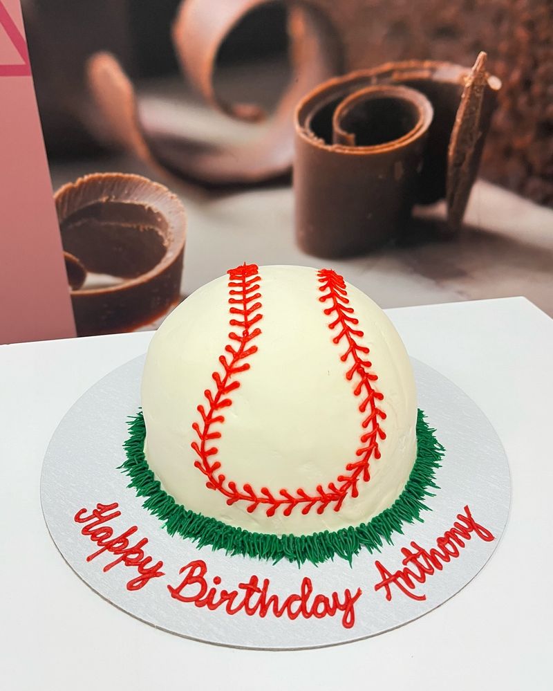 Baskin-Robbins Baseball Cake